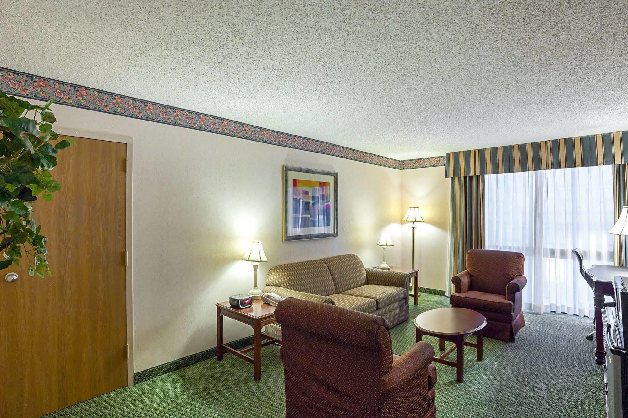 Magnuson Grand Desoto Hotel Exterior foto